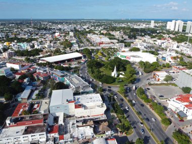 Cancun şehir meydanı ve Meksika Tarihi Anıtı Avenida Tulum, Cancun, Quintana Roo QR, Meksika.