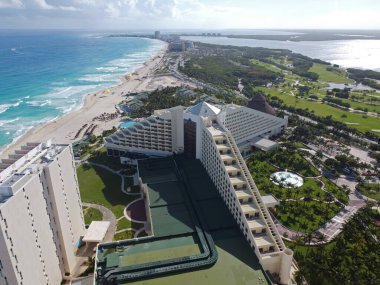 Cancun plajı ve Iberostar seçimi Cancun Resort hava manzarası, Cancun, Quintana Roo QR, Meksika.