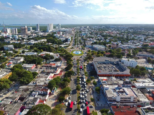 Cancun, Quintana Roo QR, Meksika 'da Avenida Tulum Bulvarı hava manzarası.