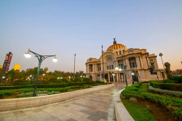 墨西哥墨西哥城Cdmx历史中心的Palacio Bellas Artes美术宫 墨西哥城的历史中心自1987年以来一直是联合国教科文组织的世界遗产 — 图库照片