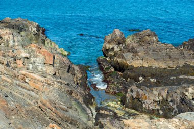 Ogunquit, Maine ME, ABD 'de Marjinal Yol' da Rocky Coast.