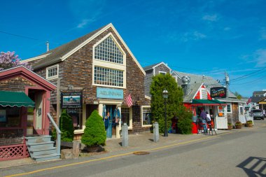 Ogunquit, Maine ME, ABD 'deki Perkins Koyu' ndaki tarihi bina ve dükkanlar.