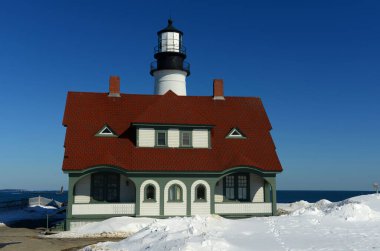 Portland Baş Feneri ve kışın bakıcıların evi, Cape Elizabeth, Maine ME, ABD.