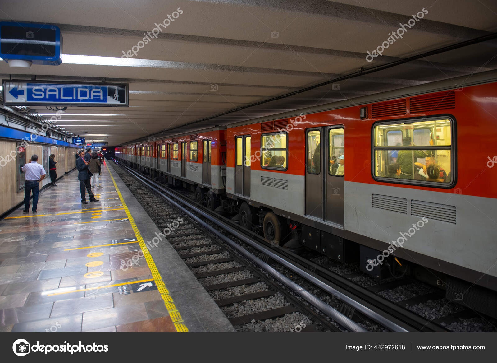 Metro mexico fotos de stock, imágenes de Metro mexico sin royalties |  Depositphotos