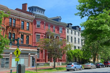 Portland, Maine ME, ABD 'de Longfellow Meydanı yakınlarındaki State Caddesi' ndeki Tarihi Binalar.
