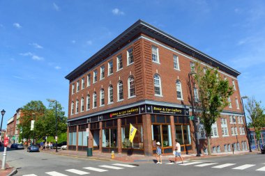 Portland Free Street, Old Port, Portland, Maine, ABD. Eski liman 19. yüzyıldan kalma tuğla binalarla dolu ve artık şehrin ticari merkezi..