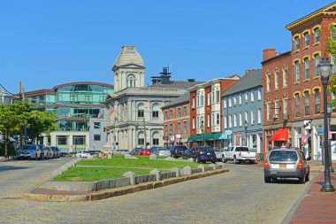 Portland Eski Limanı 19. yüzyıldan kalma tuğla binalarla doludur ve şu anda Portland, Maine, ABD 'nin ticari merkezidir..