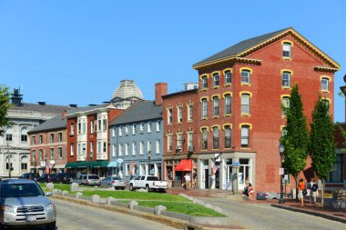 Portland Eski Limanı 19. yüzyıldan kalma tuğla binalarla doludur ve şu anda Portland, Maine, ABD 'nin ticari merkezidir..