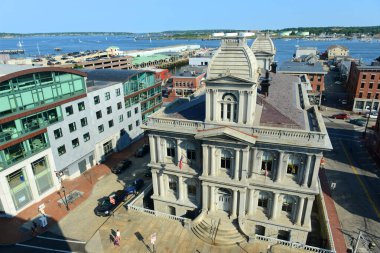 Portland Broşür Evi, Old Port, Portland, Maine ME, ABD. Eski liman 19. yüzyıldan kalma tuğla binalarla dolu ve artık Portland 'ın ticari merkezi..