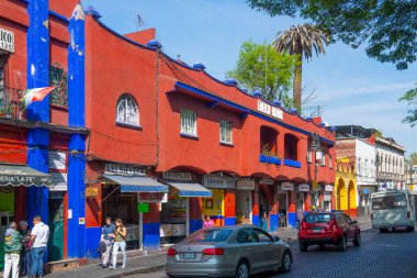 Park Centenario ve Felipe Carrillo Puerto Caddesi 'ndeki tarihi binalar Coyoacan, Mexico City CDMX, Meksika.