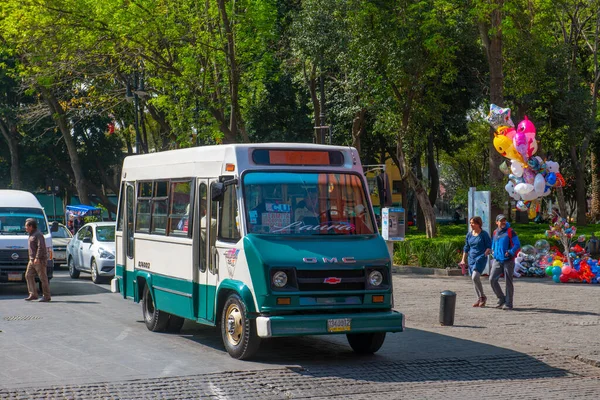 Mexico City Metrobus Route 34, Felipe Carrillo Puerto Caddesi, Coyoacan, Mexico City CDMX, Meksika.
