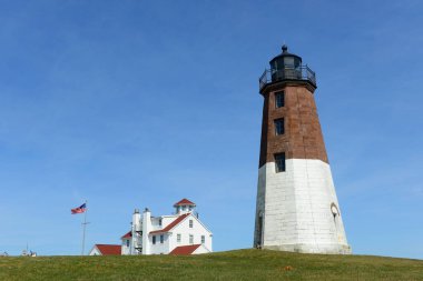Point Judith Lighthouse 1857 yılında Narragansett, Rhode Island, ABD 'de inşa edilmiştir. Bu bina 1988 'den beri National Historic Place adına kayıtlı..