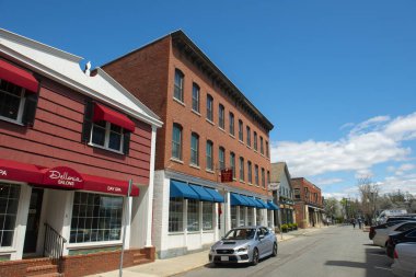 Andover, Massachusetts MA 'nın tarihi şehir merkezi yakınlarındaki Park Caddesi' ndeki tarihi ticari binalar.. 