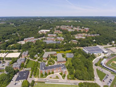 Waltham, Massachusetts MA, ABD 'deki Bentley Üniversitesi ana kampüs hava görüntüsü. 