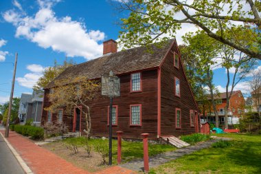 Deane Winthrop House 1675 'te Winthrop, Massachusetts MA, ABD' nin merkezindeki Shirley Caddesi 34 numarada inşa edildi.. 