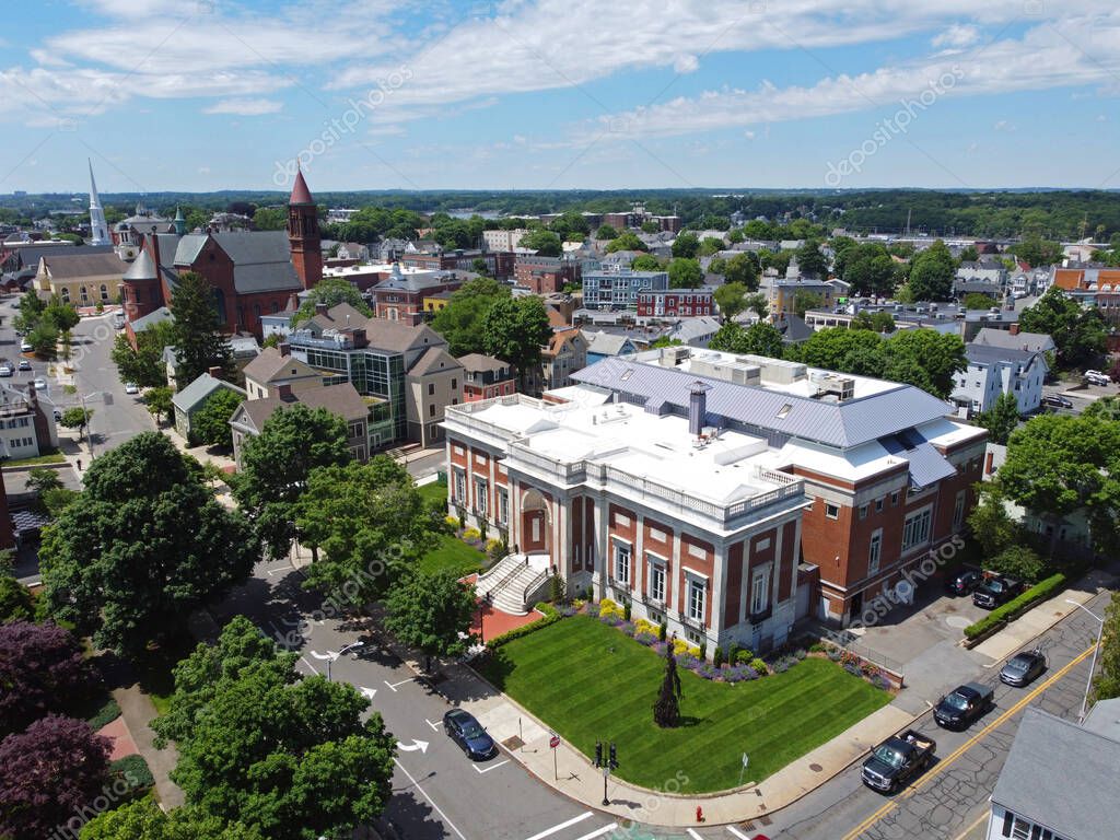 Beverly Public Library vista aérea en 32 Essex Street con Cabot Street