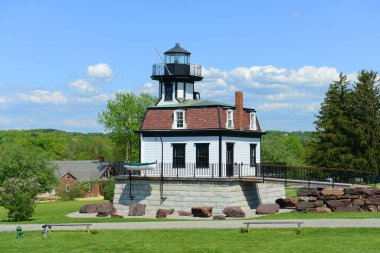 Colchester Resif Işığı Champlain Gölü 'ndeki Colchester Point' te antik bir deniz feneriydi. Şimdi ise Shelburne, Vermont VT, ABD 'ye taşındı..