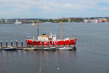 ABD hafif gemisi Nantucket WLV-612 Boston, Massachusetts MA, ABD 'deki Seaport limanına yanaştı.. 