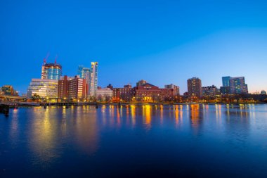 Suffolk İlçesi Şerif Departmanı, gün batımında Boston, Massachusetts MA, ABD 'de 200 Nashua Caddesi' nde.. 