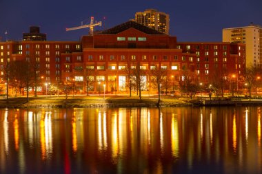 Suffolk İlçesi Şerif Departmanı Boston, Massachusetts MA, ABD 'de geceleyin 200 Nashua Caddesi' nde.. 
