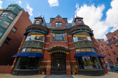 Tarihi Cole Haan, 109 Newbury Caddesi 'nde, Back Bay, Boston, Massachusetts MA, ABD' deki Clarendon Caddesi 'nde.. 