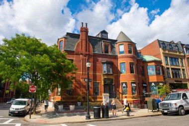 Newbury Caddesi, 279 numaradaki Tarihi On Bir Çay Evi Back Bay, Boston, Massachusetts MA, ABD 'deki Gloucester Caddesi' nde.. 