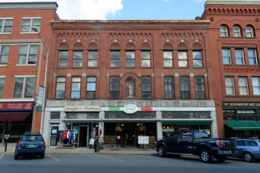 St. Johnsbury şehir merkezindeki Demiryolu Caddesi 'ndeki Tarihi Binalar, Vermont VT, ABD.