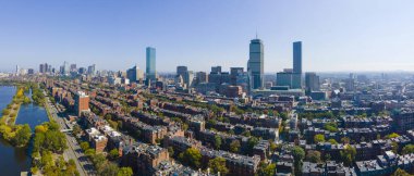 Boston Back Bay modern şehir silueti John Hancock Tower, Prudential Tower ve Four Season Hotel Boston, Massachusetts MA, ABD.  