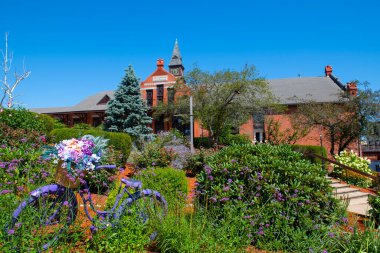 Woonsocket tren istasyonu Depot Meydanı 'ndaki ana cadde tarihi bölge, şehir merkezi Woonsocket, Rhode Island RI, ABD. 