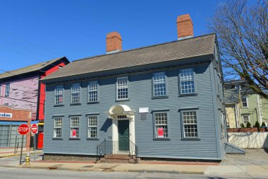 John Coddington House, 1730 'da inşa edildi, Newport, Rhode Island RI, ABD' deki Newport Tarihi Bölgesi 'nde Marlborough Caddesi ve Thames Sokağı' nda..