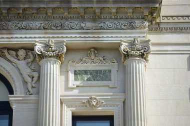 Breakers, Amerika Birleşik Devletleri 'nin Rhode Island RI eyaletinin Newport şehrinde Neo Italian Rönesans tarzında Altın Çağ' da yer alan bir Vanderbilt Malikânesi. Bu malikane Newport 'taki en büyük binadır.. 