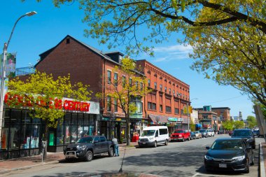 Broadway 'deki tarihi ticari binalar 2. Cadde' deki Winnisimmet Park 'taki Chelsea, Massachusetts MA, ABD. 