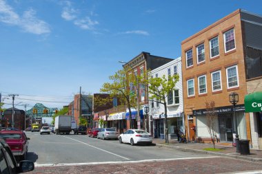 Broadway 'deki tarihi ticari binalar Williams Caddesi' ndeki Winnisimmet Park 'taki Chelsea, Massachusetts MA, ABD.