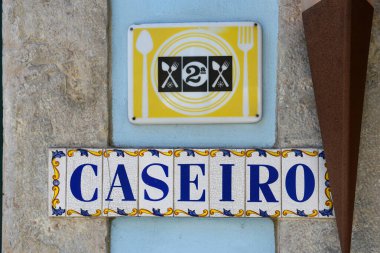 Rua de Belem 35, Tv 'deki tarihi Caseiro binasının işareti. Lizbon, Portekiz 'in Belem ilçesinde das Linheiras. 