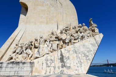 Keşifler Anıtı (Portekizce: Padrao dos Descobrimentos), Portekiz 'in başkenti Lizbon' da bulunan Belem 'de bulunan Keşif Çağı 