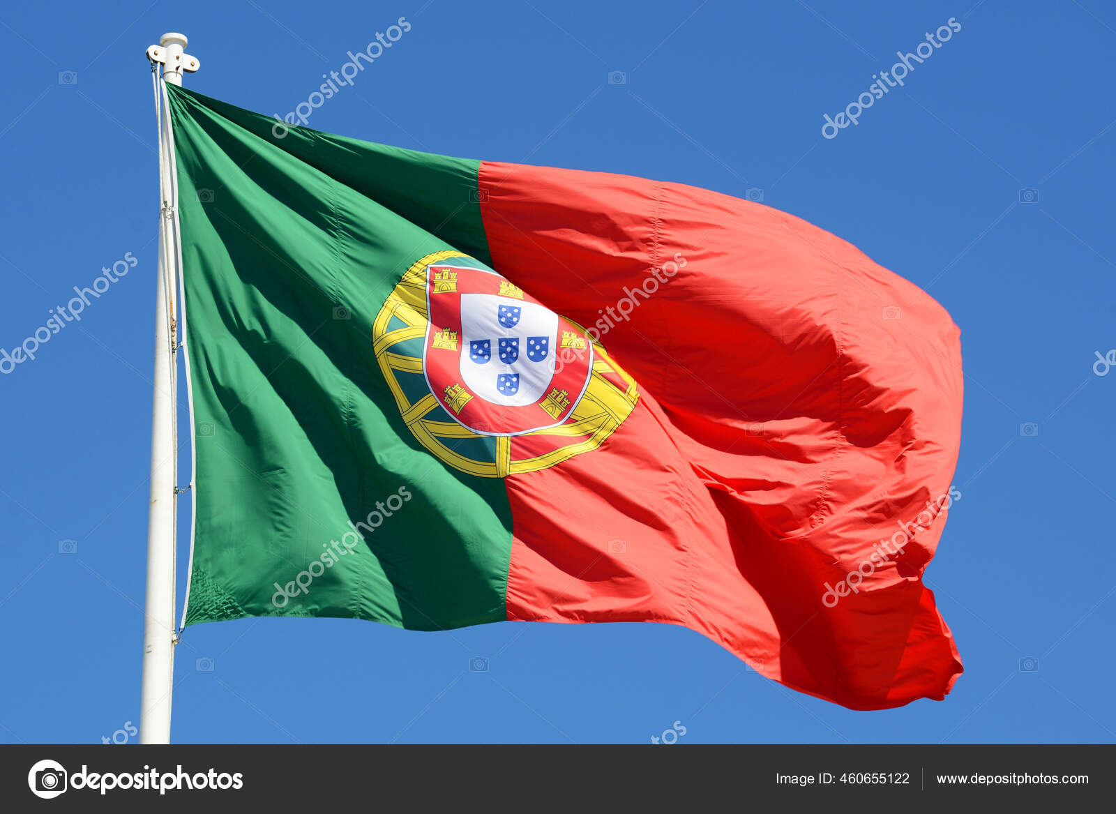 Bendera Portugal Dalam Angin Kota Lisbon Portugal Stok Foto C Jiawangkun 460655122