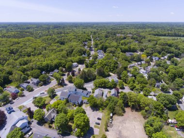 Medway tarihi şehir merkezi ve Village Street 'in yaz aylarındaki hava manzarası, Medway, Boston Metro West bölgesi, Massachusetts MA, ABD.
