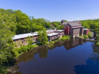 Medway 'deki Charles River hava manzaralı Sandford Mill, Medway, Boston Metro West bölgesi, Massachusetts MA, ABD.