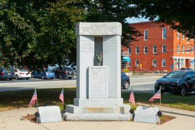 Ashland 1. Dünya Savaşı anıtı şehir merkezinde, Ashland, Massachusetts MA, ABD. 