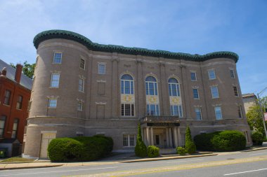 Tuckerman Hall, Salisbury Caddesi 10 numaradaki Worcester, Massachusetts MA, ABD 'de. Bu binada Massachusetts Senfoni Orkestrası var..  