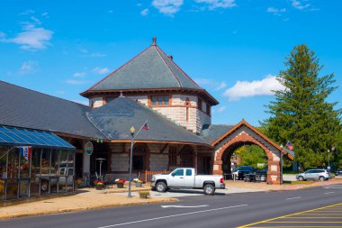 Laconia Yolcu İstasyonu, ABD 'nin Laconia, New Hampshire NH kentindeki Veterans Meydanı' nda Richardsonian Romanesque tarzı tarihi bir tren istasyonudur.. 