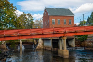 Opechee Bay Reservoir 'daki Busiel Seeburg Mill, Laconia, New Hampshire NH, ABD' deki 1 Mill Plaza 'da.. 