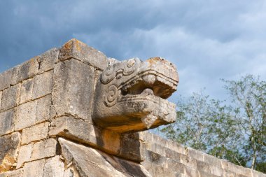 Meksika 'nın Yucatan kentindeki Chichen Itza arkeolojik sahasında bulunan Tumba del Chac-mool (Chac Mool Mezarı). Chichen Itza UNESCO 'nun Dünya Mirası Bölgesi.