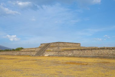 Meksika 'nın başkenti San Juan Teotihuacan' daki Teotihuacan 'daki Quetzalcoatl Tapınağı' ndaki platformda. Teotihuacan, 1987 'den beri UNESCO' nun Dünya Mirası Bölgesi 'nde yer alıyor.. 