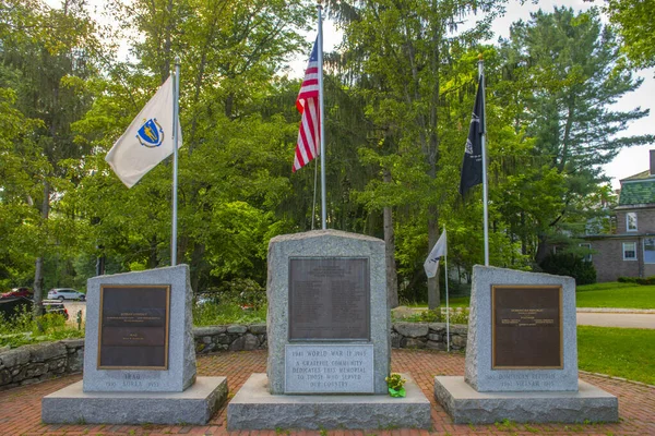 美国麻萨诸塞州康科德市中心的二战 朝鲜战争和越南战争纪念碑 — 图库照片