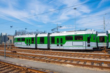 Boston Metro MBTA Green Line Type 9 modern filo by CAF USA Riverside terminal istasyonu, Newton, Massachusetts MA, ABD.