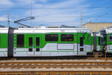 Boston Metro MBTA Green Line Type 9 modern filo by CAF USA Riverside terminal istasyonu, Newton, Massachusetts MA, ABD.