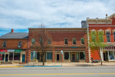 Tarihsel kumtaşı ve tuğla ticari binalar Market Caddesi 'nde Potsdam şehir merkezindeki ana caddede, New York, ABD' nin kuzeyinde.. 