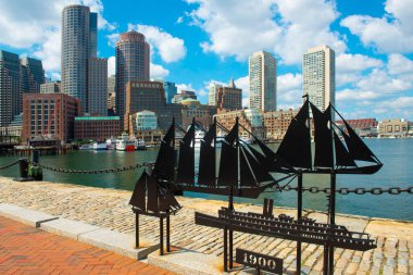 Boston Rowes Wharf ve modern Financial District silueti arka planda, Boston şehri, Massachusetts MA, ABD. 
