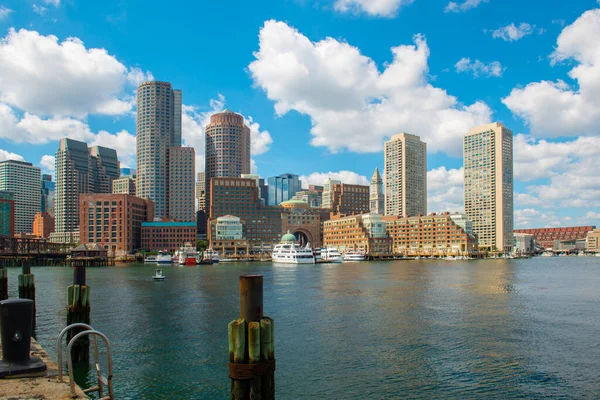 Boston Harbor View Including Custom House Rowes Wharf Modern Financial — Stock fotografie